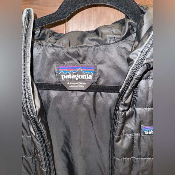 Patagonia Black Quilted Hooded Jacket - Picture 4 of 6